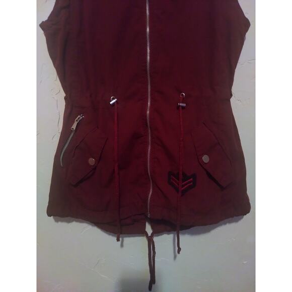 YMI Zip-up Vest - Picture 4 of 6